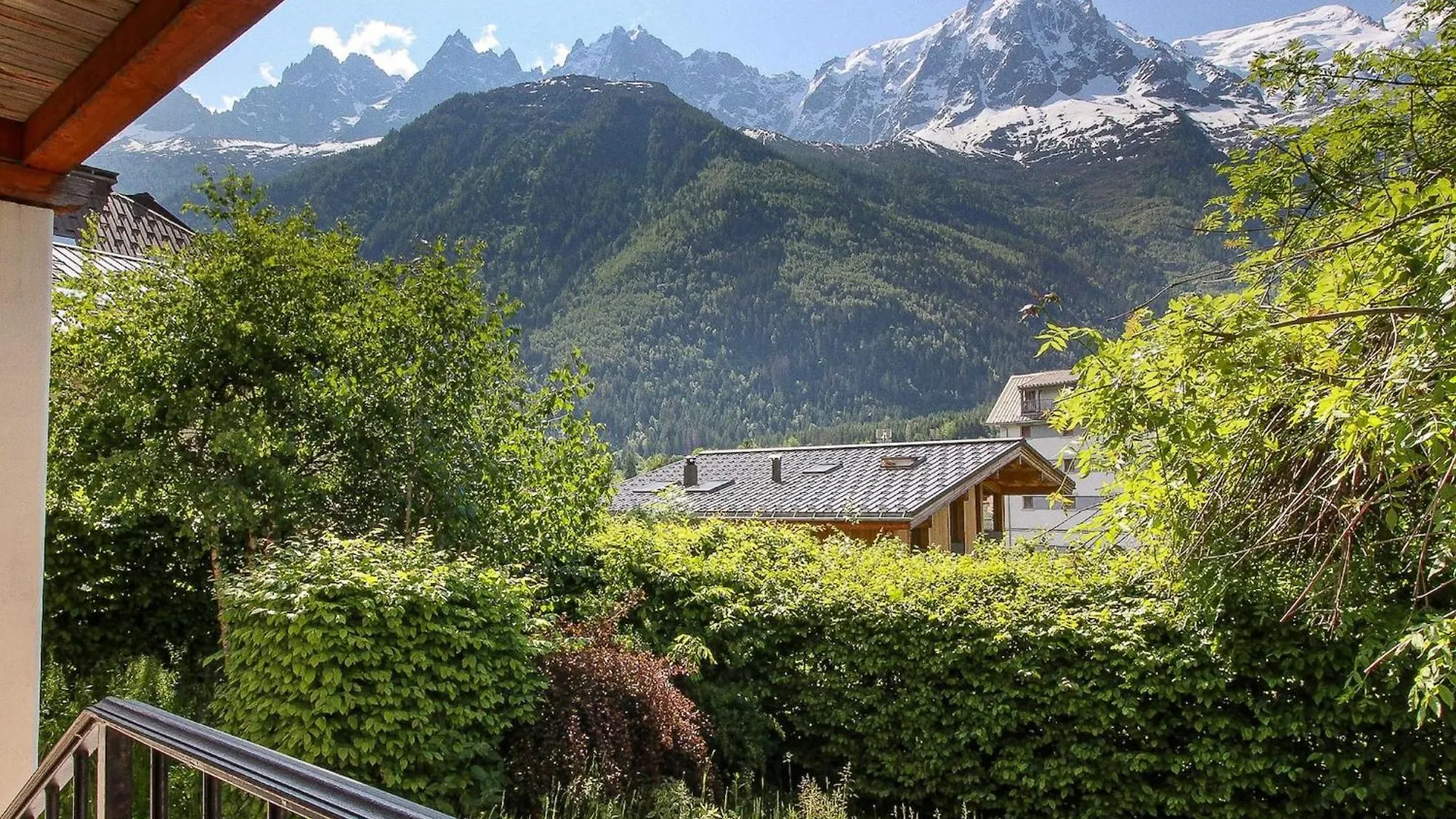 Les Alpins - Centre De Chamonix - Renove Avec Jardin Et Vue Imprenable Sur Le Montblanc Apartment